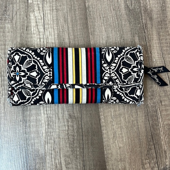 Vera Bradley Barcelona Hard Wallet Floral Black and White - Picture 2 of 11